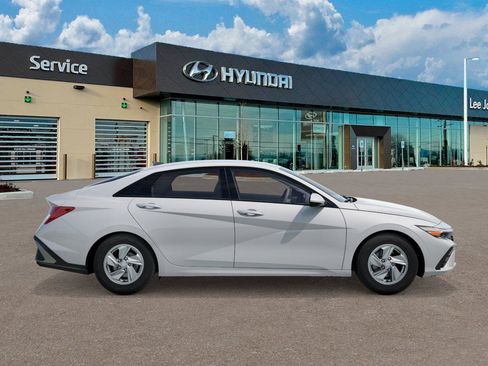 New 2026 Hyundai Elantra SE image 7