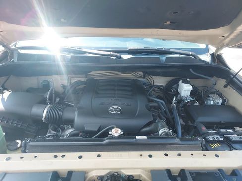 Used 2019 Toyota Tundra SR5 w/ SR5 Upgrade Package AWD/4WD image 37