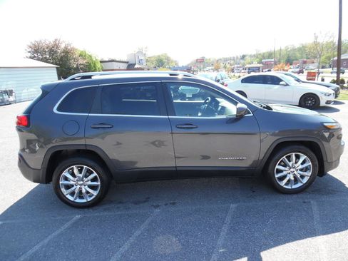 Used 2017 Jeep Cherokee Limited FWD image 7