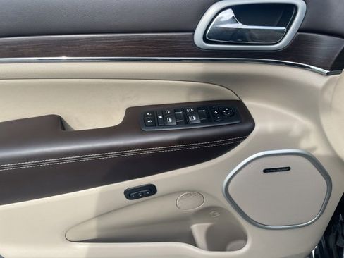 Used 2020 Jeep Grand Cherokee Summit image 19