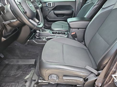Used 2021 Jeep Gladiator Sport AWD/4WD image 12