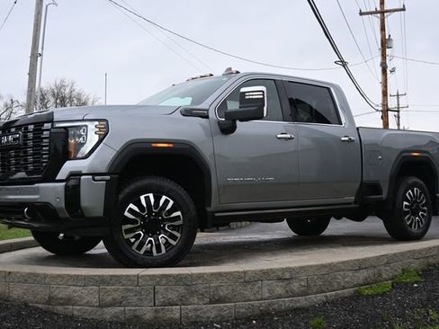 Used 2025 GMC Sierra 2500 Denali Ultimate image 1