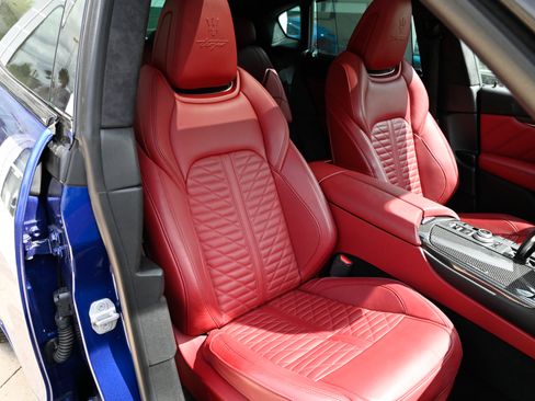 Used 2023 Maserati Levante Trofeo AWD/4WD image 61