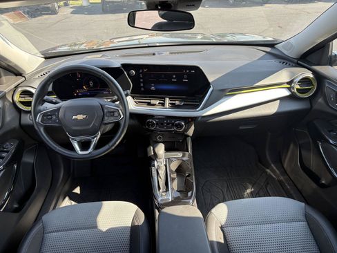 Used 2025 Chevrolet Trax LT w/ Driver Confidence Package FWD image 12