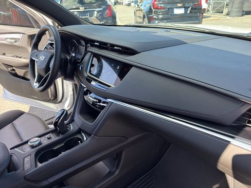 Used 2025 Cadillac XT6 Luxury image 35
