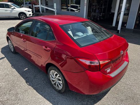 Used 2017 Toyota Corolla LE FWD image 3