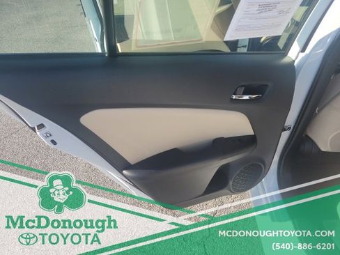 Certified 2022 Toyota Prius LE image 17
