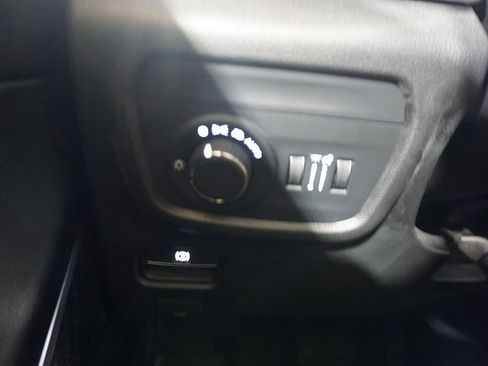 Used 2022 Jeep Grand Cherokee Altitude AWD/4WD image 5