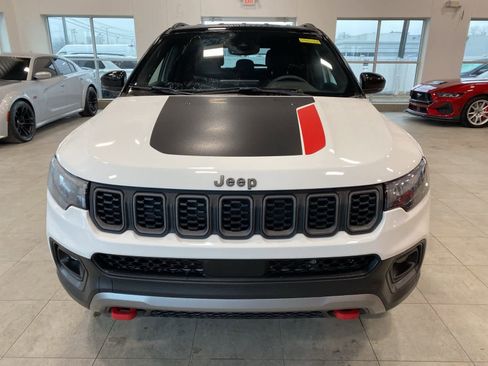 Used 2025 Jeep Compass Trailhawk image 8