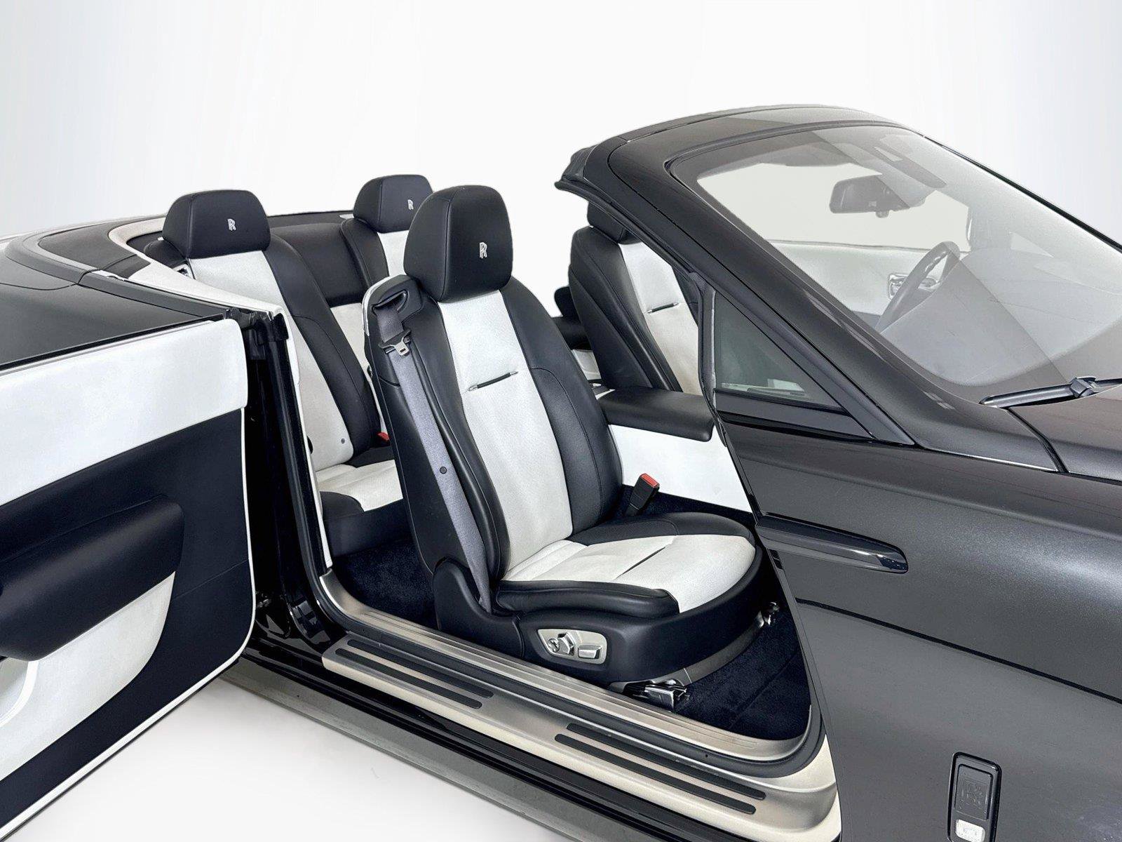 Used 2018 Rolls-Royce Dawn RWD image 24