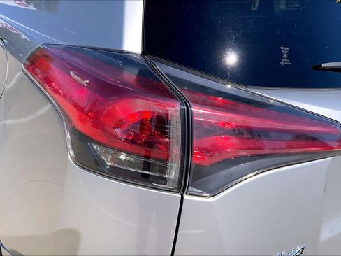 Used 2018 Toyota RAV4 LE w/ All Weather Liner Package AWD/4WD image 27