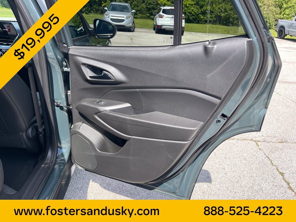 Used 2025 Chevrolet Trax LT w/ Driver Confidence Package FWD image 18