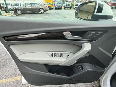 Used 2020 Audi Q5 e Premium Plus AWD/4WD image 17
