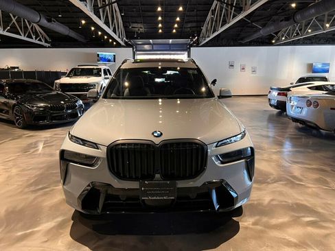 Used 2024 BMW X7 xDrive40i w/ M Sport Package AWD/4WD image 8