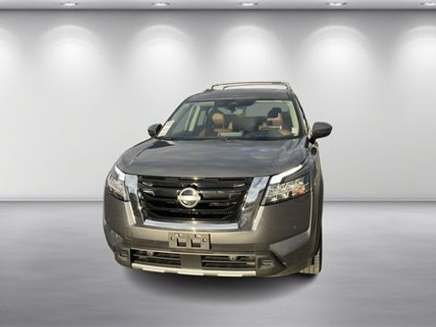 Used 2023 Nissan Pathfinder Platinum image 1