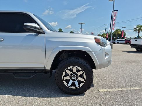 Used 2020 Toyota 4Runner TRD Off-Road AWD/4WD image 10