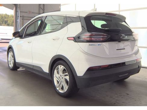 Used 2023 Chevrolet Bolt LT FWD image 4