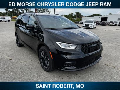 New 2026 Chrysler Pacifica Limited w/ S Appearance Package