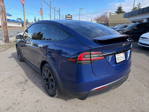 Used 2022 Tesla Model X Plaid image 3