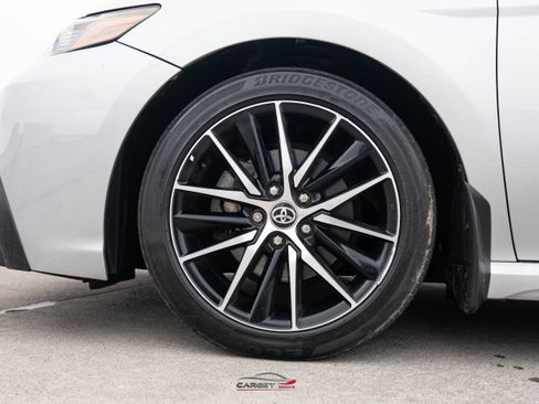 Used 2021 Toyota Camry SE w/ Cold Weather Package image 10