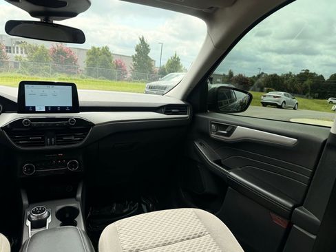 Used 2022 Ford Escape SE w/ Cold Weather Package image 25