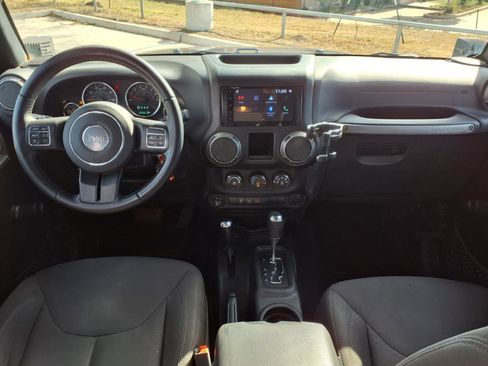 Used 2018 Jeep Wrangler Unlimited Sport w/ Connectivity Group image 10