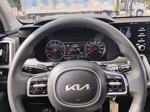 Used 2023 Kia Sorento LX image 51