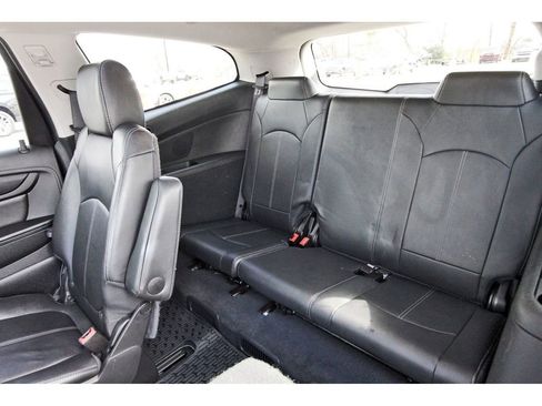 Used 2017 Chevrolet Traverse LT image 31