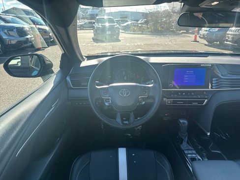 Used 2025 Toyota Camry SE image 12