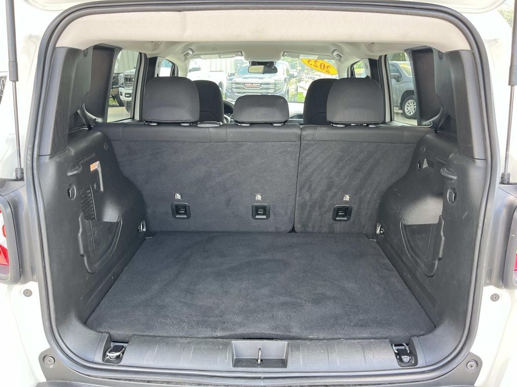 Used 2023 Jeep Renegade Latitude AWD/4WD image 22
