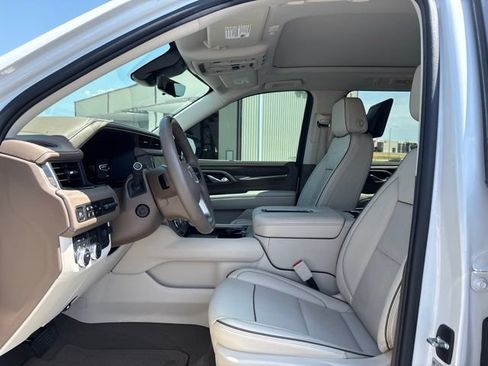 Used 2023 GMC Yukon XL Denali w/ Advanced Technology Package AWD/4WD image 20
