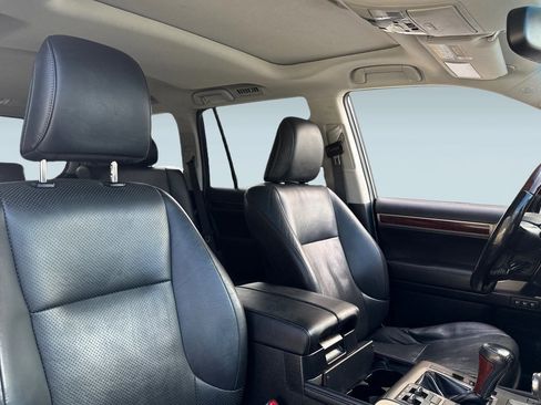 Used 2017 Lexus GX 460 Luxury w/ Preferred Accessory Package image 31