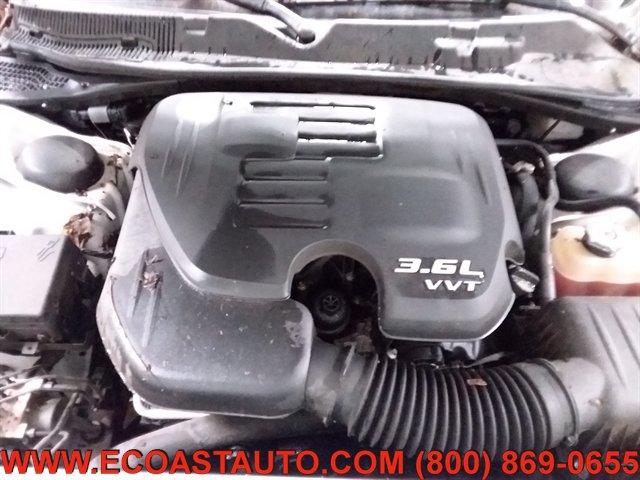 Used 2016 Dodge Challenger SXT RWD image 9