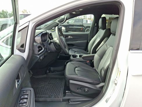 New 2026 Chrysler Voyager LX image 8