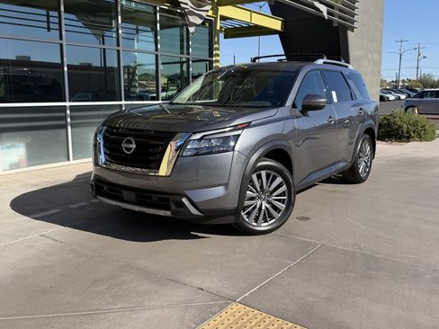 Used 2025 Nissan Pathfinder SL w/ SL Premium Package FWD image 2