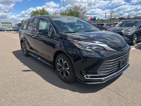 New 2026 Toyota Sienna Platinum AWD/4WD image 9