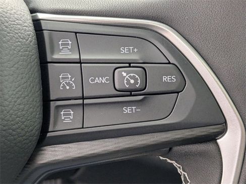 New 2025 Jeep Grand Cherokee L Laredo image 16