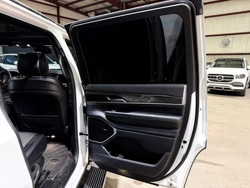 Used 2022 Jeep Wagoneer Series III w/ Premium Group I AWD/4WD image 20