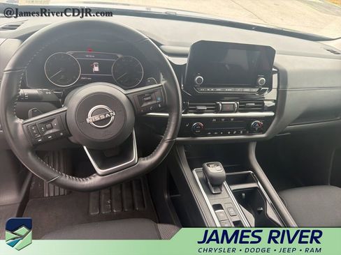Used 2025 Nissan Pathfinder SV FWD image 10