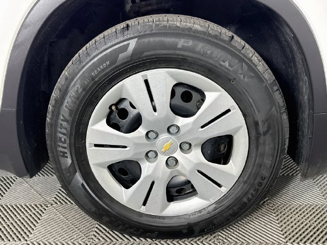 Used 2018 Chevrolet Trax LS FWD image 27