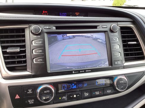 Used 2017 Toyota Highlander XLE FWD image 20