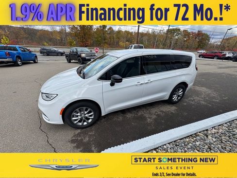 New 2026 Chrysler Pacifica Select image 15