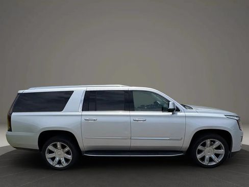 Used 2020 Cadillac Escalade ESV Luxury AWD/4WD image 6