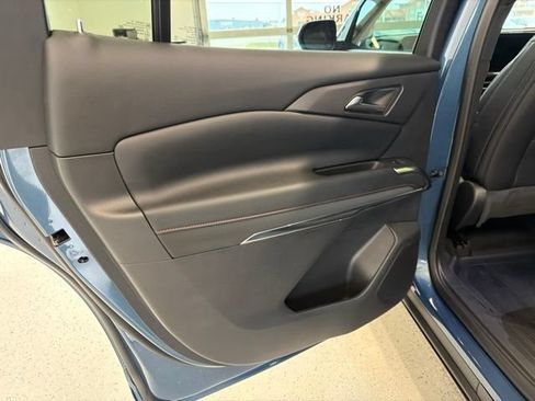 Used 2025 Chevrolet Traverse Z71 w/ LPO, Floor Liner Package AWD/4WD image 47