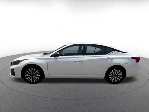 Used 2025 Nissan Altima 2.5 SV FWD image 10