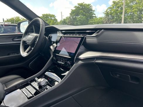 New 2025 Jeep Grand Cherokee Overland w/ Luxury Tech Group IV image 25