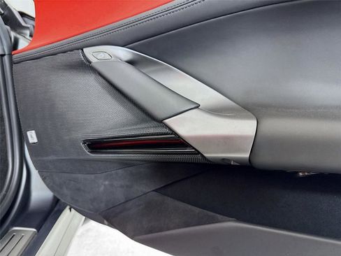 Used 2022 Ferrari SF90 Spider image 33