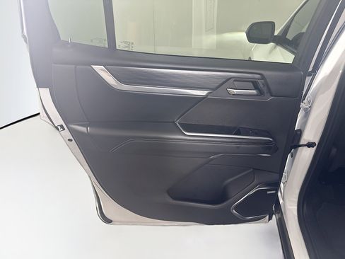 Used 2025 GMC Acadia Elevation image 26