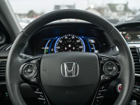 Used 2017 Honda Accord Touring image 19