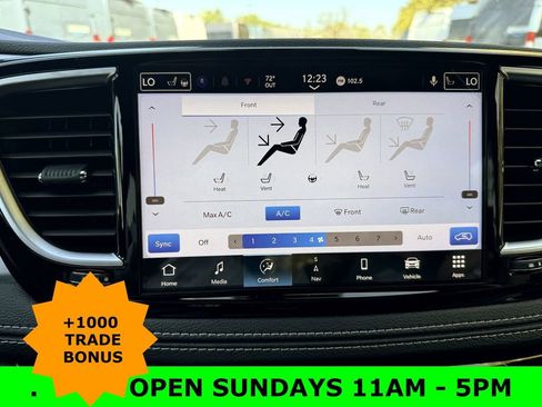 New 2026 Chrysler Pacifica Limited w/ Uconnect Theater Family Group image 24